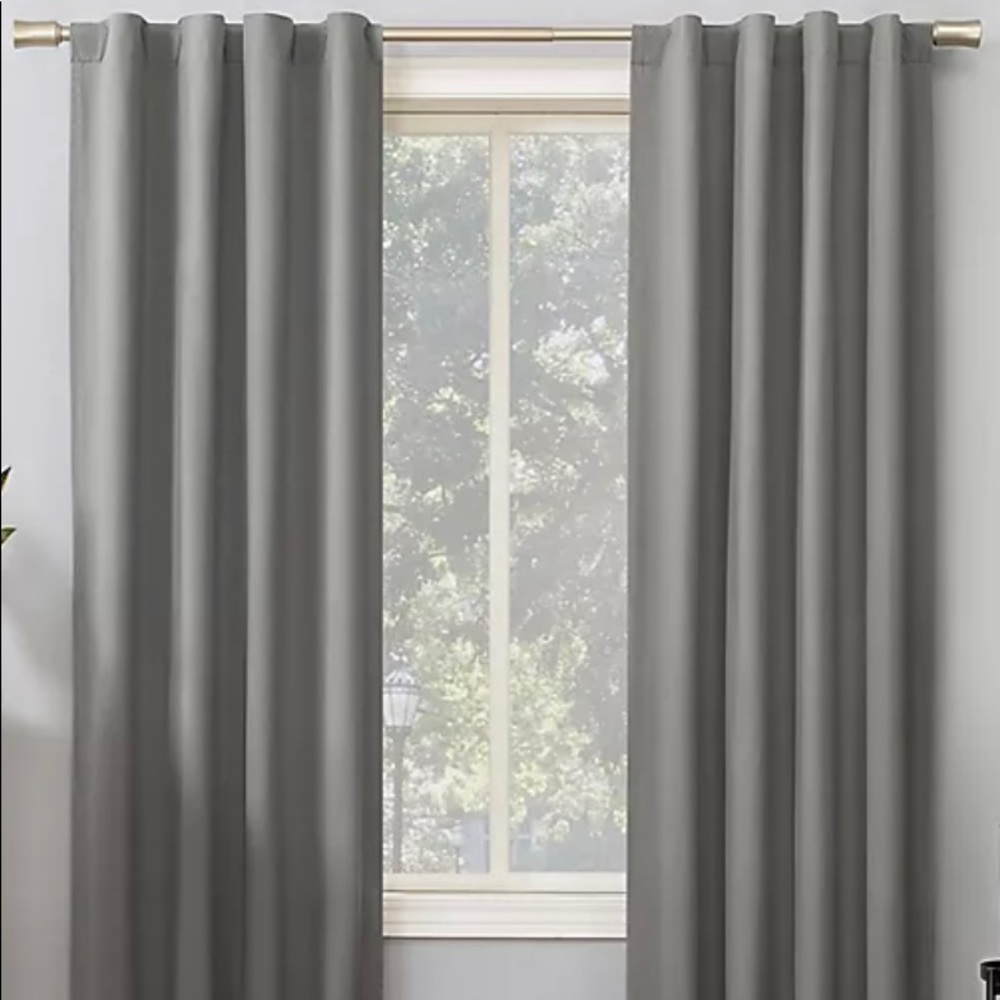 Like new Sun Zero blackout curtains